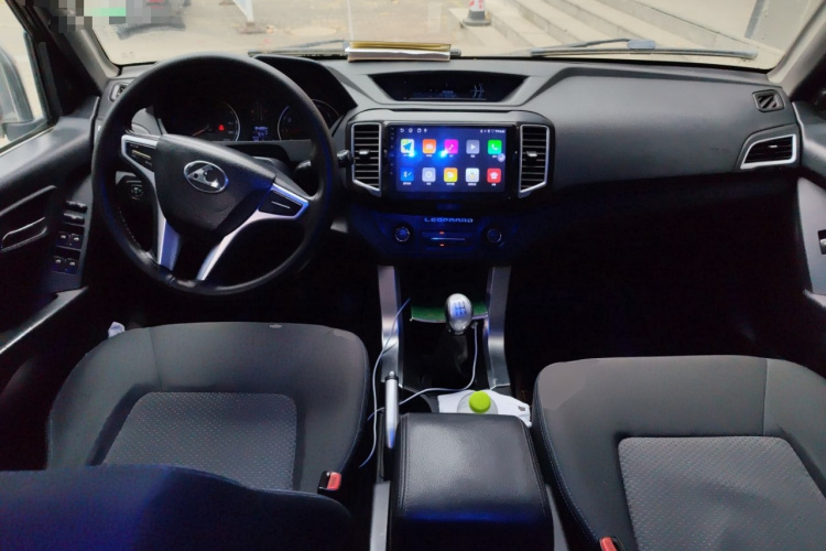 猎豹汽车 猎豹Q6 2015款 2.4L 手动两驱精英型中控内饰12