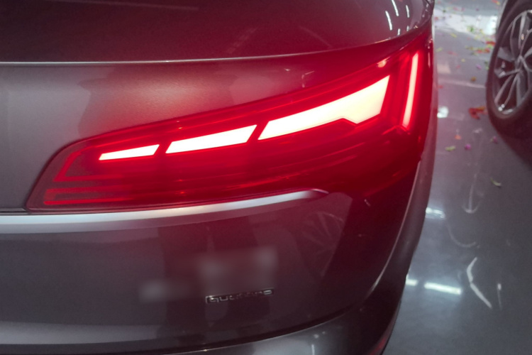 奥迪Q5L 2022款 40T 豪华动感型车身外观9