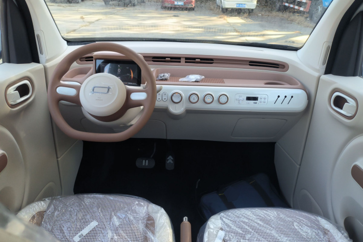 奔腾小马 2026款 222km 炫彩马中控内饰12