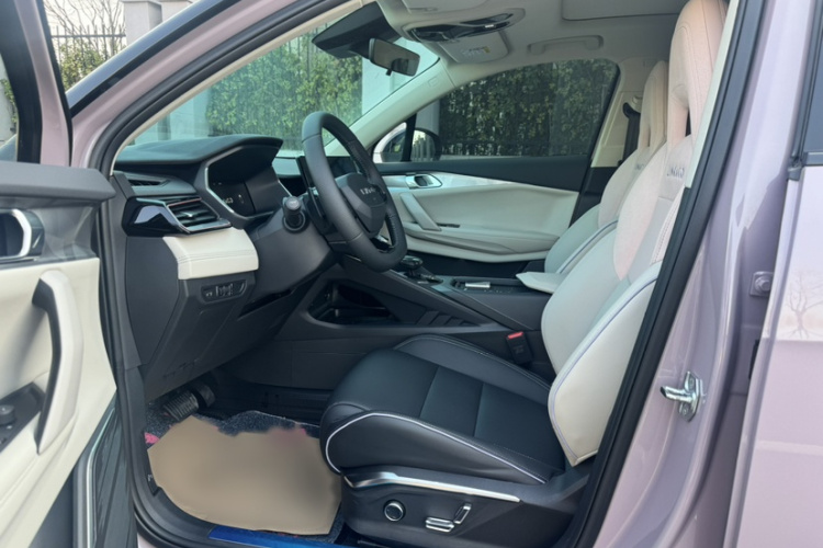 领克06 2023款 Remix 1.5T Shero中控内饰7001