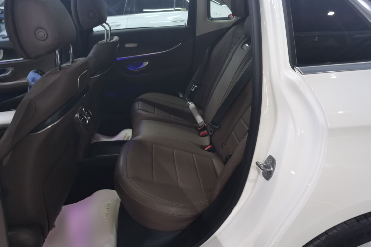 奔驰E级 2017款 E 300 L 运动豪华型中控内饰21