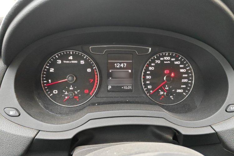 奥迪Q3 2018款 30 TFSI 时尚型典藏版局部细节14