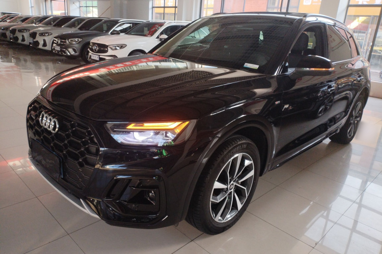 奥迪Q5L 2024款 40 TFSI 豪华动感型车身外观1