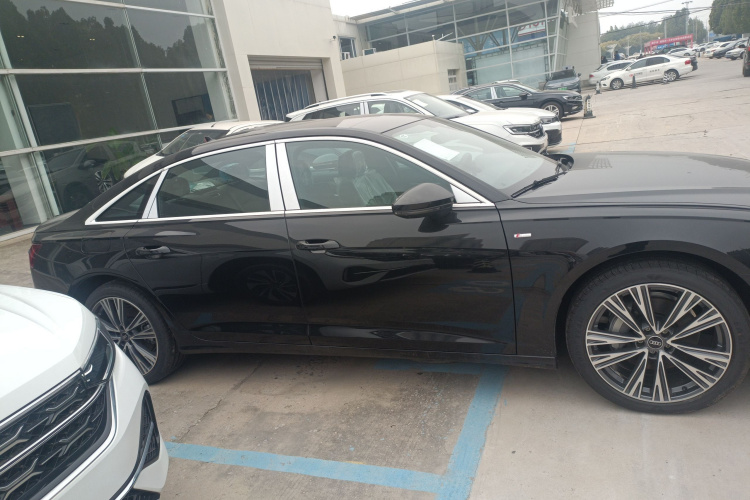 奥迪A6L 2025款 45 TFSI quattro 臻选动感型车身外观6002