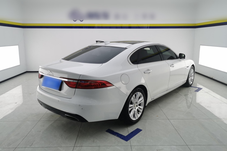 捷豹XFL 2018款 XFL 2.0T 250PS 豪华版车身外观7