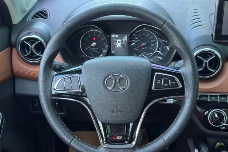 北京汽车 绅宝X35 2016款 1.5L 自动豪华版中控内饰7004