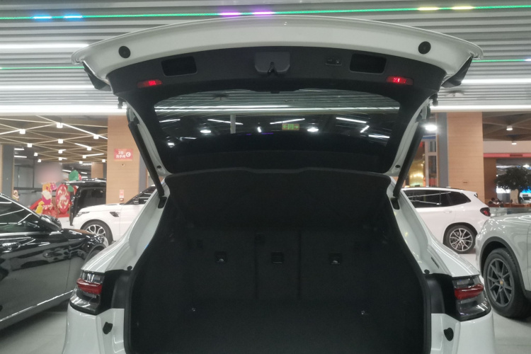 保时捷 2022款 Macan 2.0T机舱底盘23