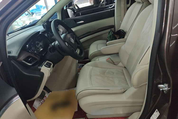 别克GL8 2021款 陆上公务舱 652T 豪华型中控内饰19