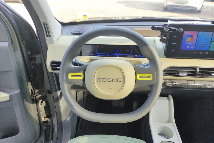 吉利银河 2024款 200km 熊猫骑士中控内饰13