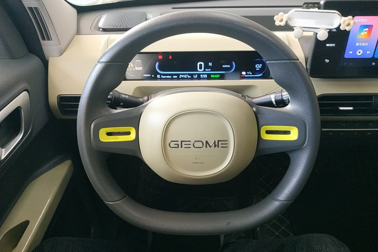 吉利银河 2024款 200km 熊猫骑士中控内饰13