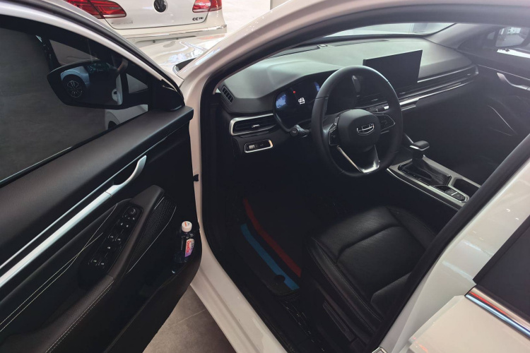 吉利汽车 帝豪 2023款 第4代冠军版 1.5L CVT尊贵型中控内饰7002