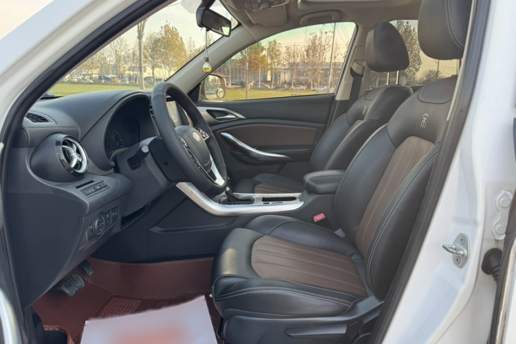 比亚迪 宋 2016款 盖世版 1.5TID 自动精英型中控内饰7004