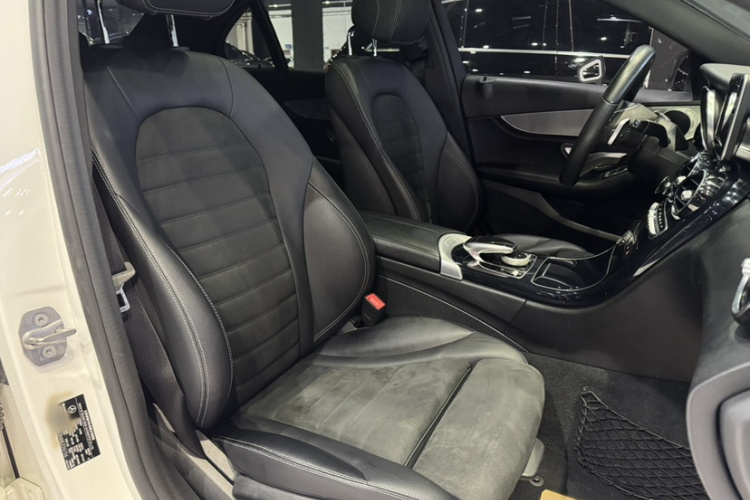 奔驰C级 2017款 C 200 运动版中控内饰7001