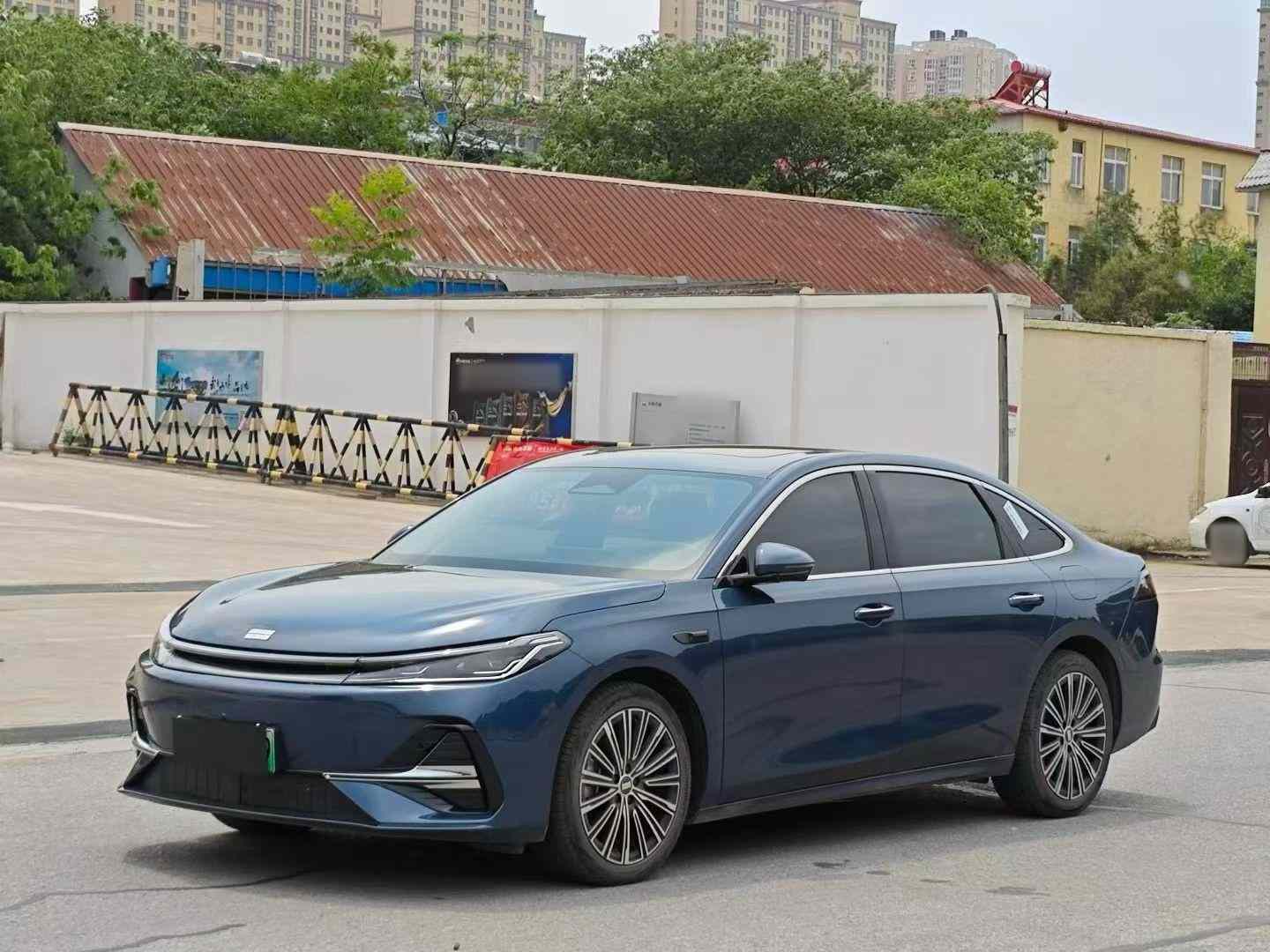 吉利银河 银河A7 2025款 EM-i 150km 星舰版(1)