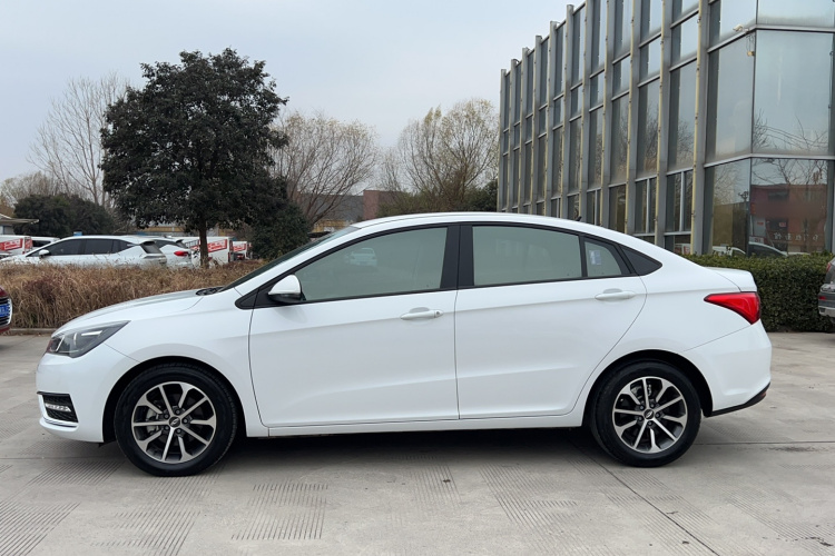 奇瑞 艾瑞泽5 2021款 PRO 1.5L CVT青春版车身外观6008