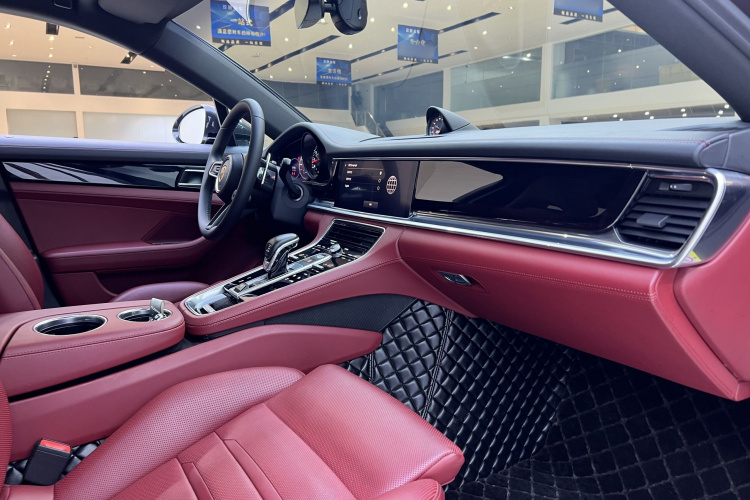 保时捷 2023款 Panamera 4 行政加长版 2.9T中控内饰7011