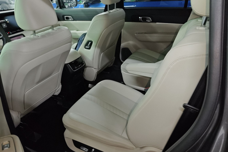 理想汽车 理想ONE 2020款 增程6座版中控内饰7004