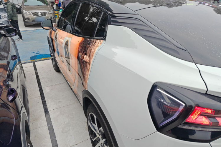 领克05 2020款 2.0TD 四驱劲Halo车身外观4