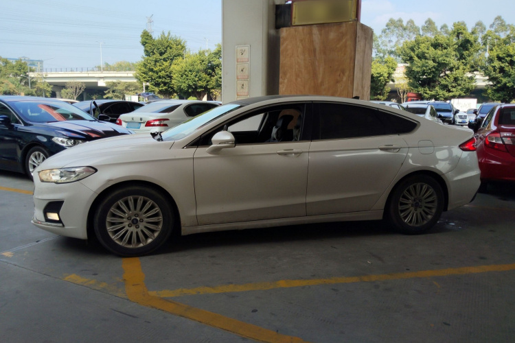 福特 蒙迪欧 2020款 EcoBoost 180 时尚型车身外观4