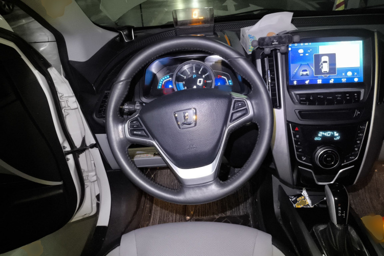 纳智捷 优6 SUV 2014款 1.8T 智尊型中控内饰13