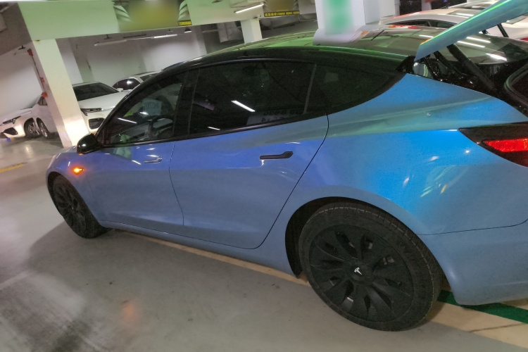 特斯拉 Model 3 2022款 后轮驱动版车身外观4