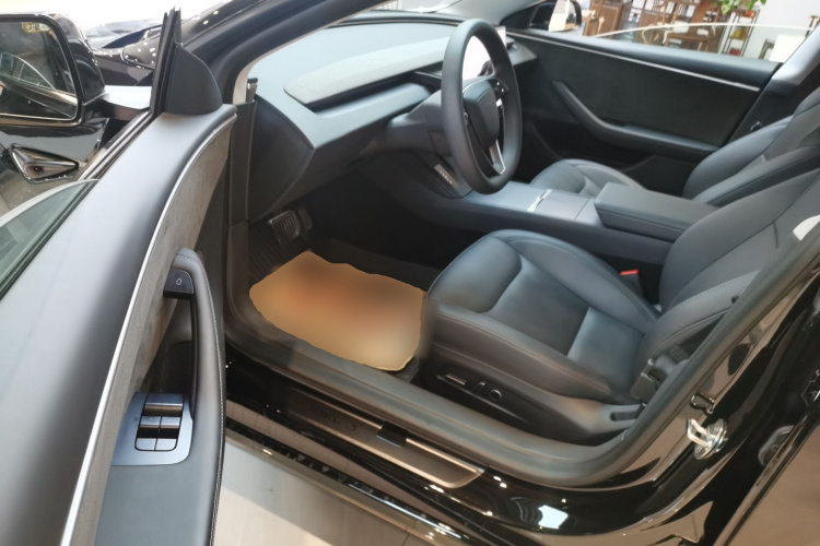 特斯拉 Model 3 2023款 长续航全轮驱动版中控内饰19