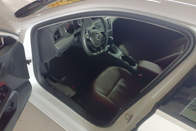 大众 凌渡 2015款 230TSI DSG风尚版中控内饰7003