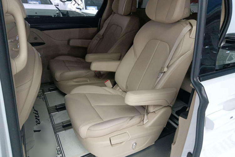 别克GL8 2022款 ES陆尊 653T 尊享型中控内饰21