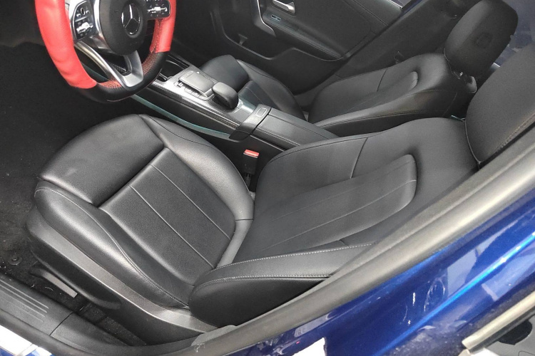 奔驰A级 2022款 改款 A 200 L 运动轿车时尚型中控内饰19