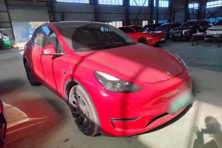 特斯拉 Model Y 2021款 长续航全轮驱动版车身外观3