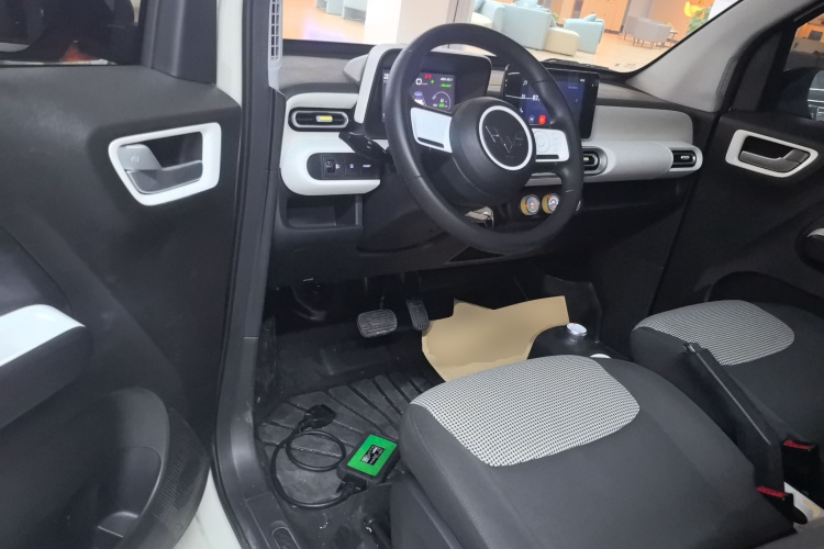 五菱汽车 宏光MINIEV 2024款 第三代 215km 进阶版中控内饰7003