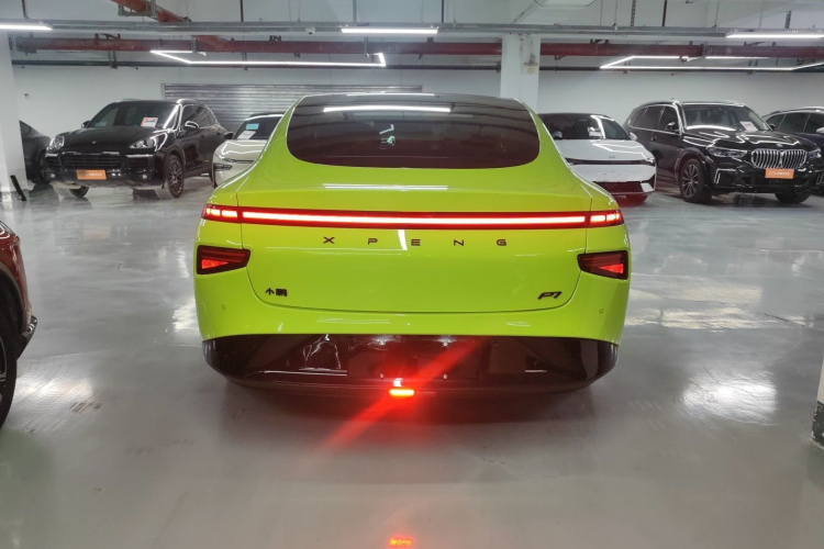 小鹏P7 2021款 670E鹏翼版车身外观6004