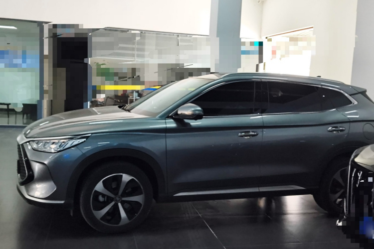 比亚迪 宋PLUS新能源 2021款 DM-i 51KM 尊荣型车身外观4