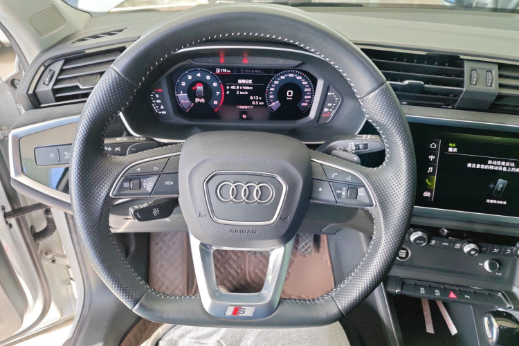 奥迪Q3 Sportback 2020款 40 TFSI 时尚型中控内饰13