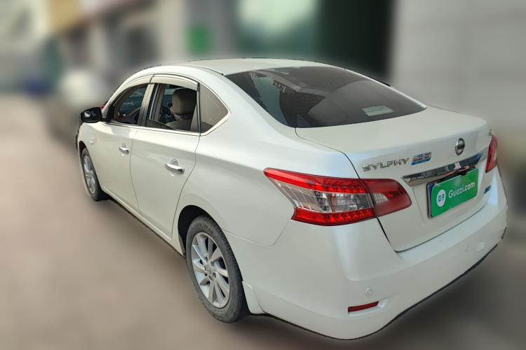 日产 轩逸 2014款 1.6XV CVT尊享版车身外观5