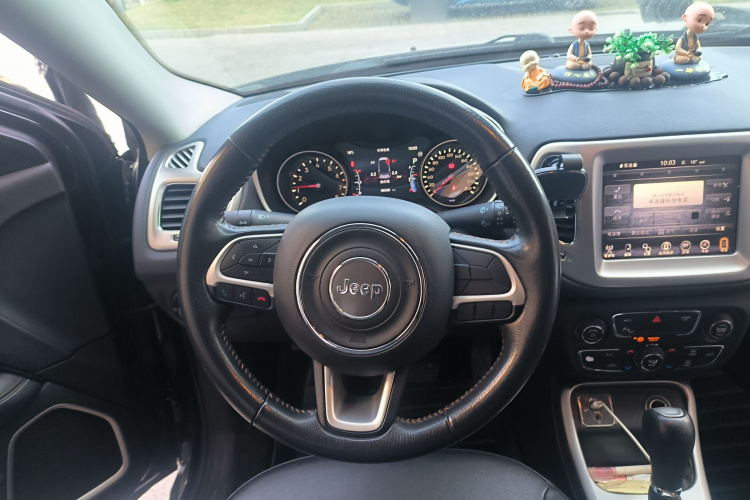 Jeep 指南者 2017款 200T 自动家享版中控内饰13