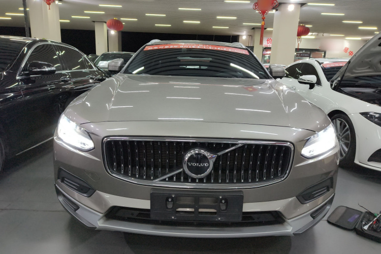 沃尔沃V90 2022款 Cross Country B5 AWD 智远版车身外观2