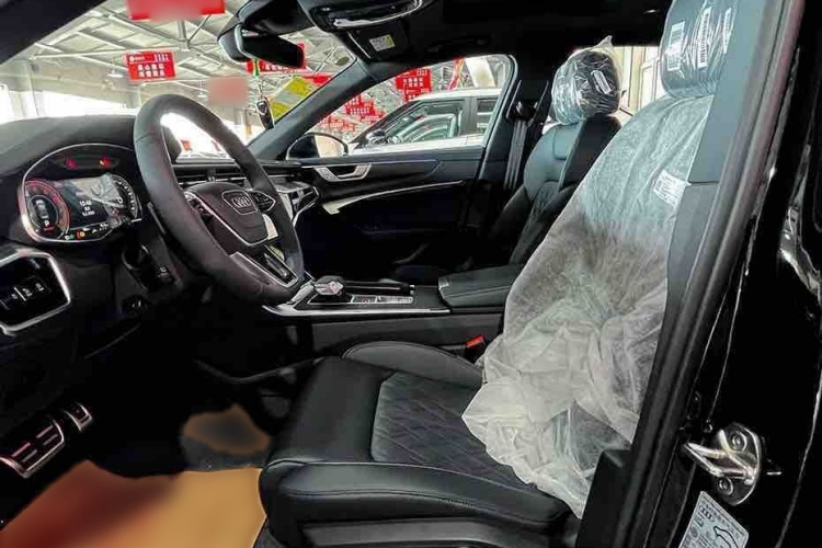 奥迪A6L 2025款 改款 45 TFSI quattro 臻选动感型中控内饰7003