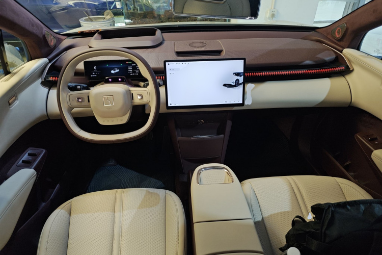 极氪X 2025款 四座后驱魔方版中控内饰7002