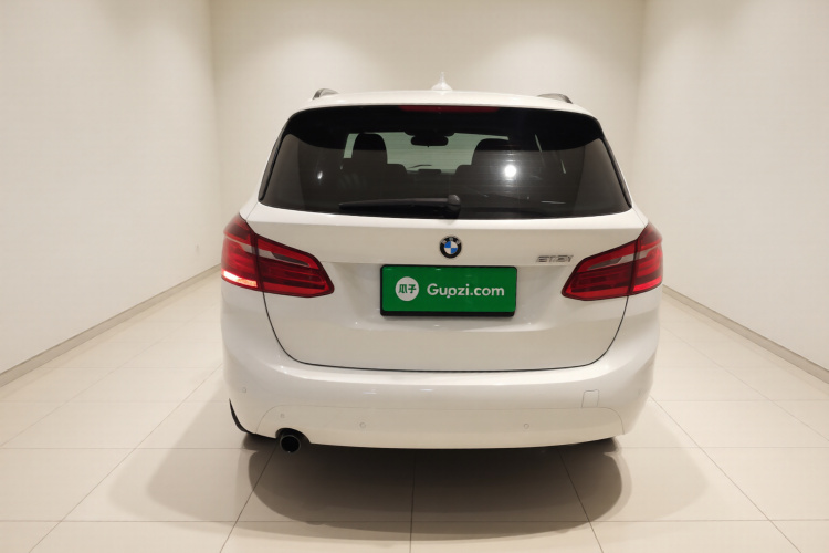 宝马2系旅行车 2016款 218i 领先型车身外观6