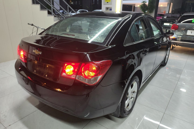 雪佛兰 科鲁兹 2014款 1.6L SL百万纪念版 MT车身外观6005