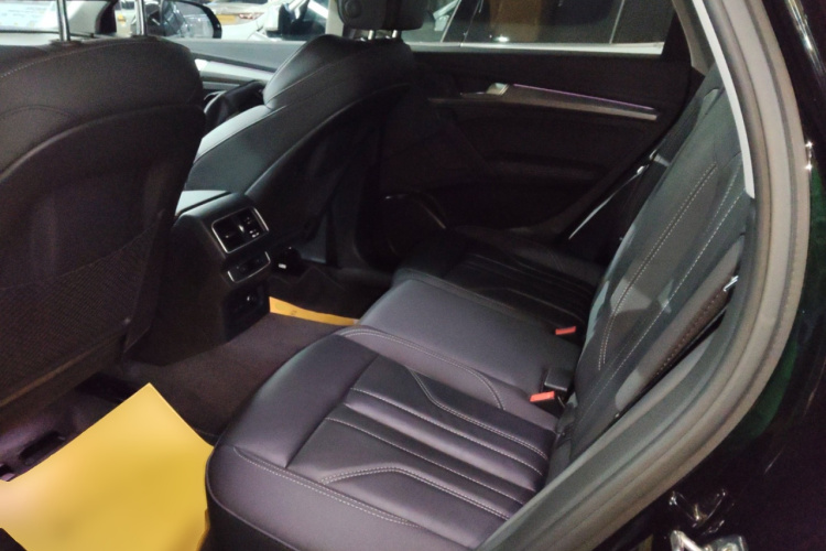 奥迪Q5L 2022款 改款 40T 豪华动感型中控内饰21