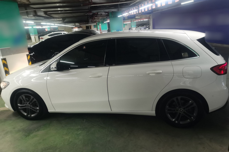 奔驰B级 2021款 B 180 时尚型车身外观6003