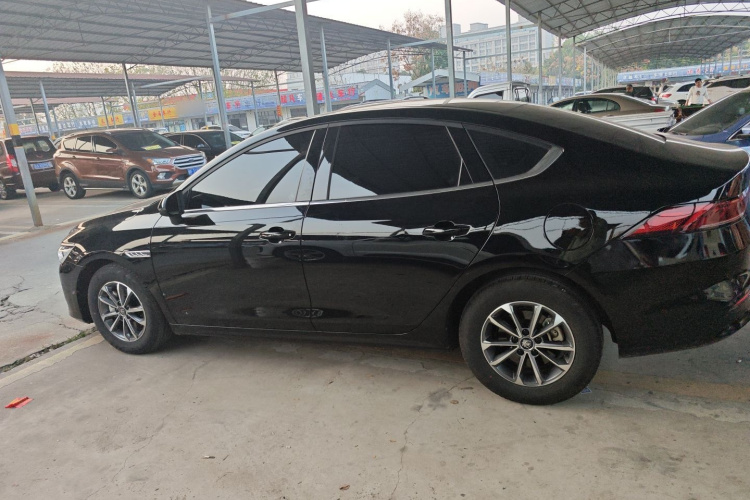 比亚迪 秦PLUS 2024款 荣耀版 DM-i 55KM领先型车身外观4