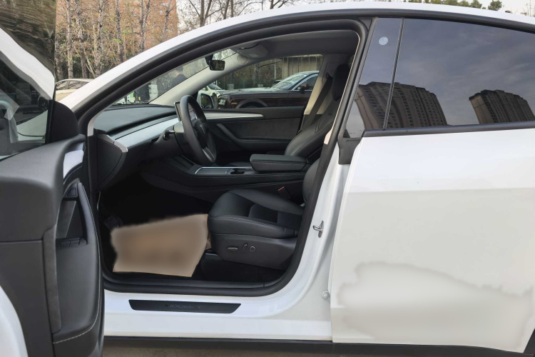 特斯拉 Model Y 2023款 后轮驱动版中控内饰7005