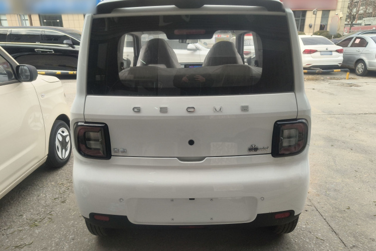 吉利银河 熊猫 2025款 210km 元气熊车身外观6