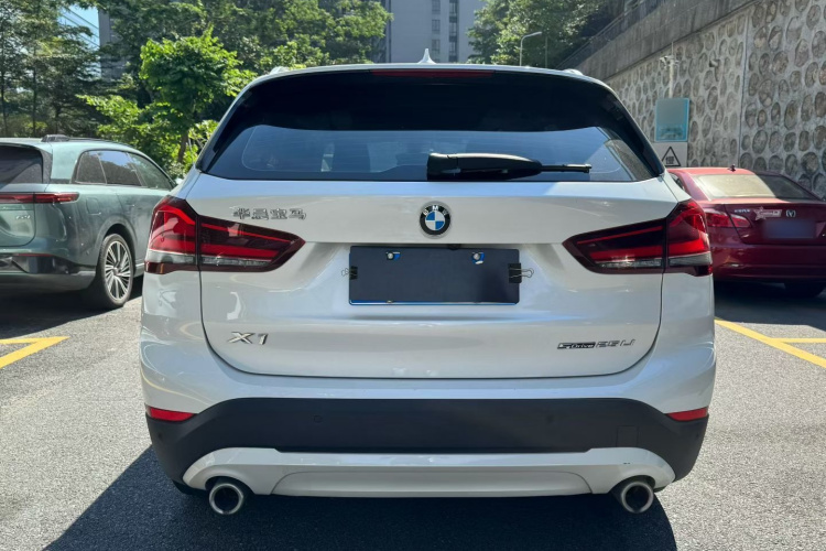 宝马X1 2022款 sDrive25Li 领先型车身外观6005