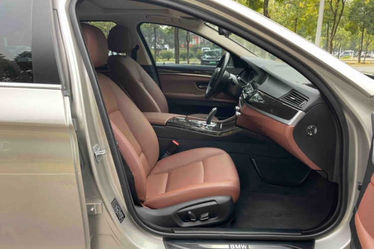 宝马5系 2017款 525Li 领先型中控内饰7011