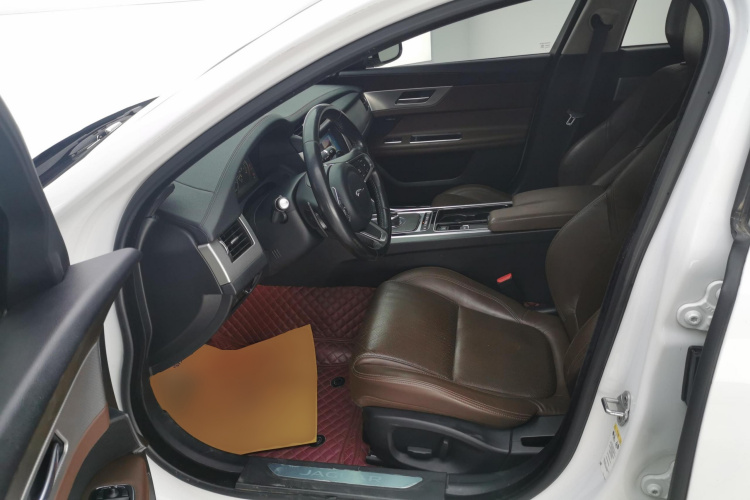 捷豹XFL 2018款 XFL 2.0T 250PS 豪华版中控内饰19