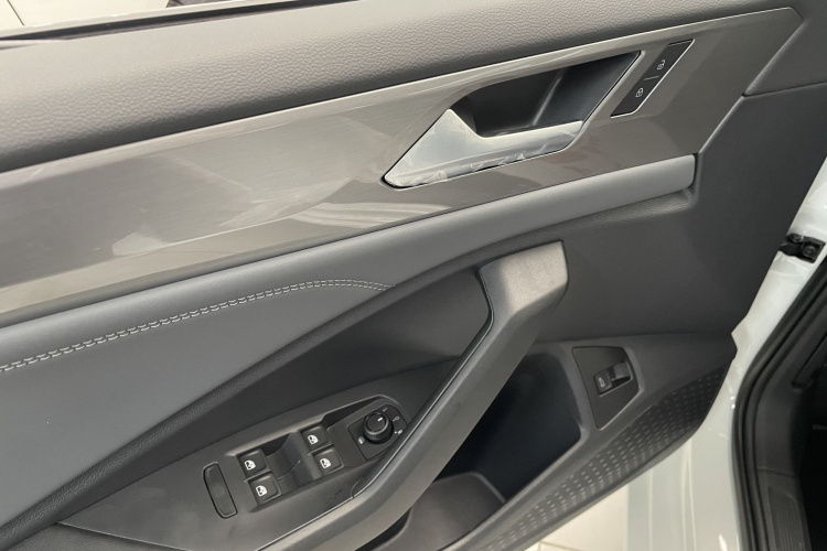 大众 速腾 2025款 改款 300TSI DSG飞越版车身外观6005